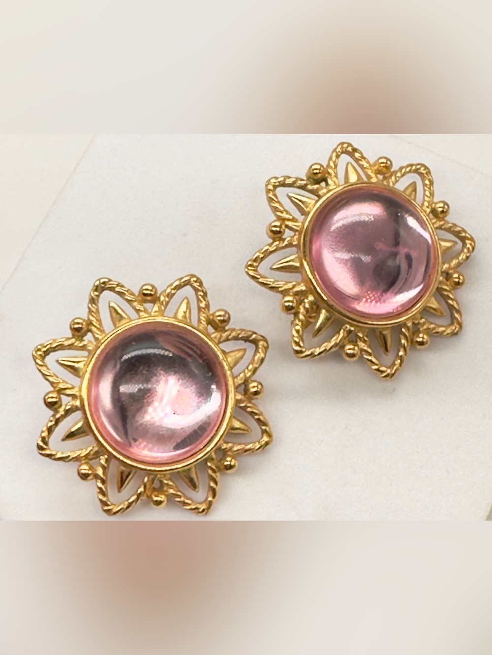 Vintage Trifari Pink Jelly Belly Gold Tone Daisy Flower Earrings Alfred Philippe